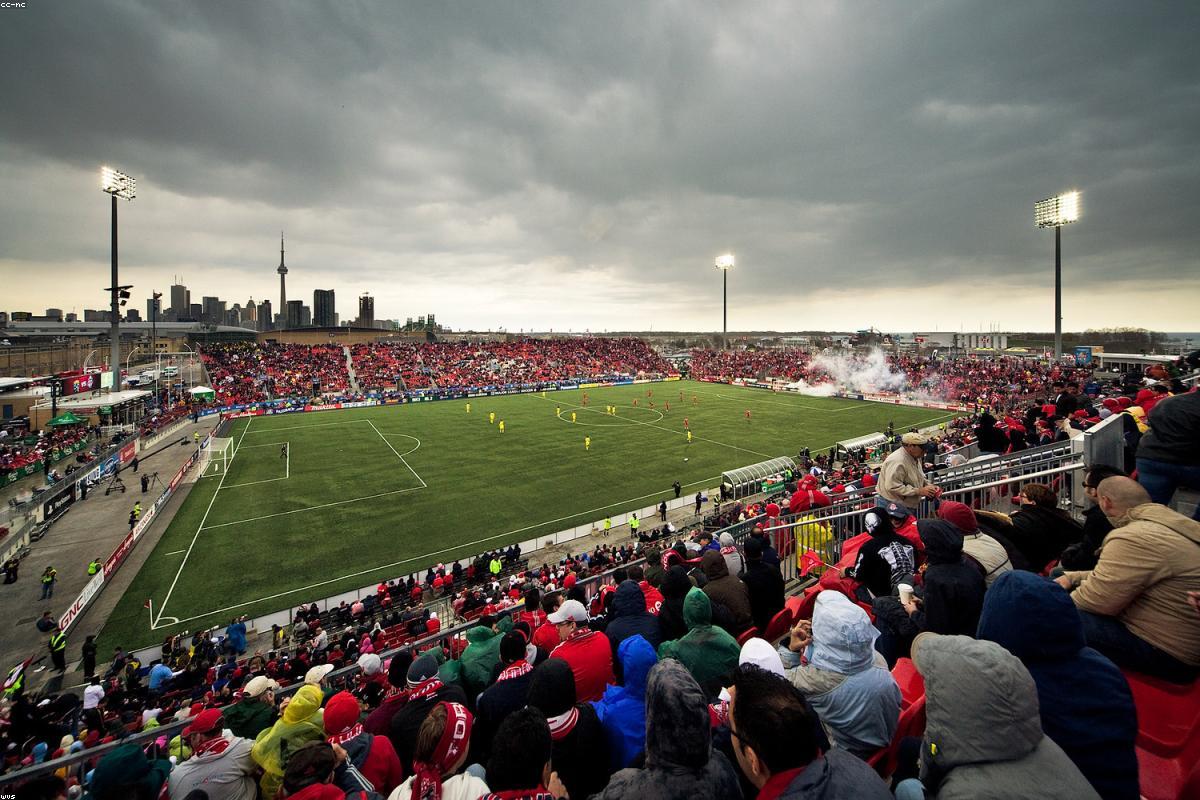 L'Allianz Stadium di Torino esaurito durante il derby della Mole, coreografia bianconera